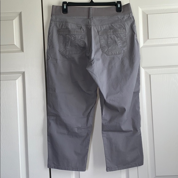 Lee Comfort Capris. GUC. - Picture 4 of 10